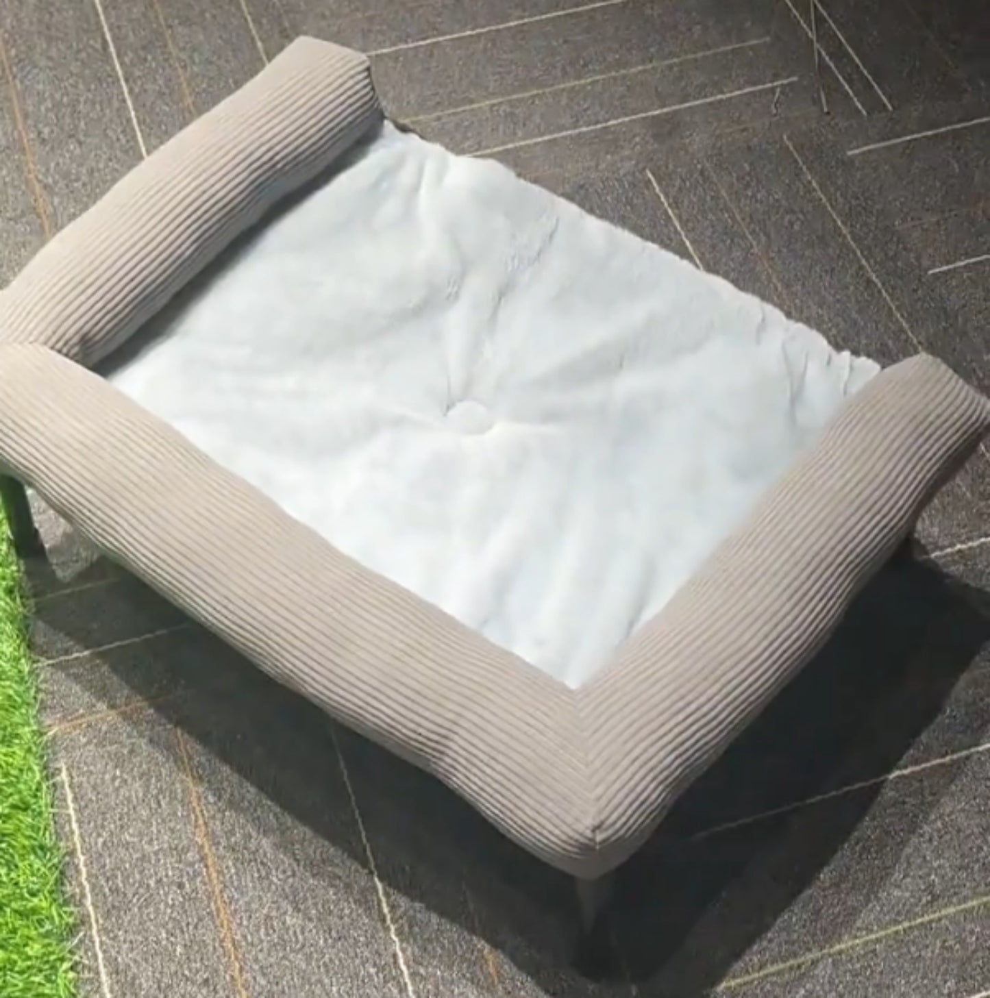 Winter Warmth Elevated Dog Bed with Detachable Pillow | Washable, Waterproof Pet Bed for Cold Weather | Elevated Pet Bed for All Sizes